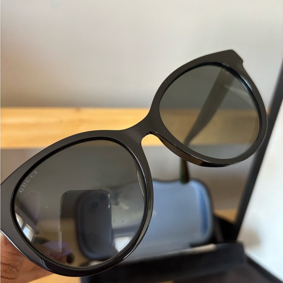 Gucci Round Tinted Sunglasses with Sherry Line on the side - Picture 7 of 10